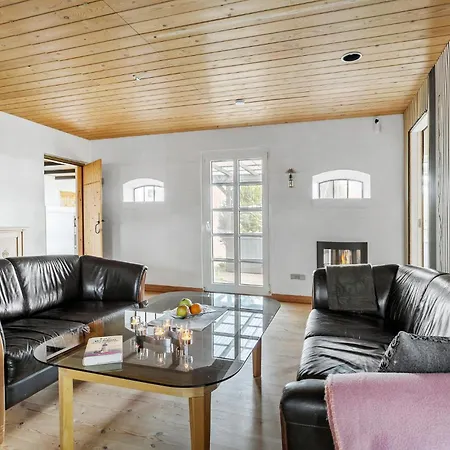 5 Bedroom Gorgeous In Holiday home *