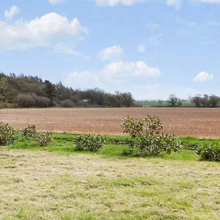 5 Bedroom Gorgeous In Casa de Férias