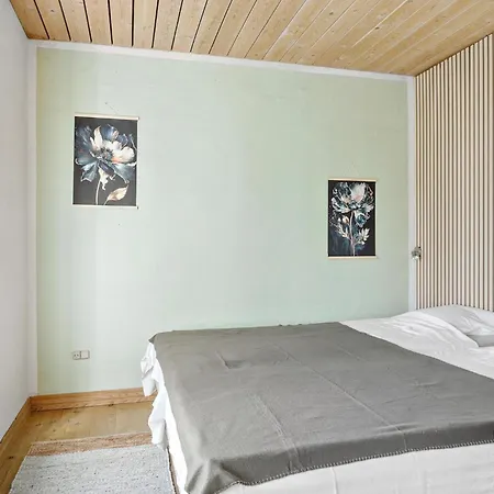 5 Bedroom Gorgeous In *