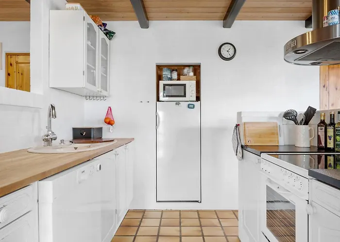 5 Bedroom Gorgeous In בית נופש Thyholm
