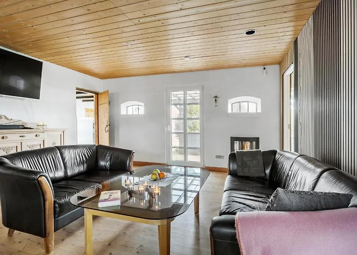 5 Bedroom Gorgeous In בית נופש *