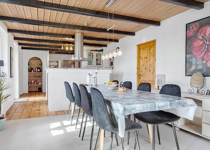 5 Bedroom Gorgeous In *